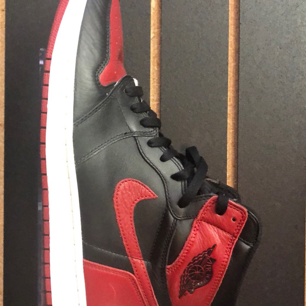 Preowned retro Jordan 1 (bred1)